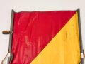 "Fordere Linie Flagge" zusammenlagbar, für Übungszwecke. Guter Zustand, die Abbildung ist aus dem Bestellkatalog der " A.Pinnecke KG Braunschweig