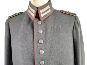 Baden, feldgraue Feldbluse für einen Offizier im Leib Regiment 109. Guter Zustand, die Schulterklappenauflagen wohl neuzeilich ergänzt