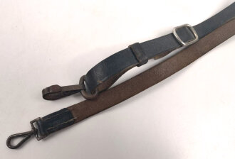 Trageriemen für eine Tasche der Wehrmacht.  Schwarzes Leder , Gesamtlänge wie fotografiert 108cm