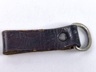 Aufschiebeschlaufe für Querriemen oder Gehänge zum Dienstdolch, braunes Leder. Gesamthöhe ohne D-Ring 6,5cm