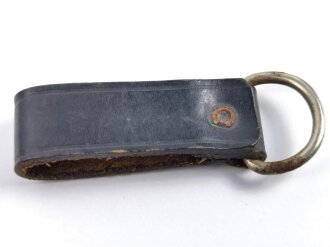 Aufschiebeschlaufe für Querriemen oder Gehänge zum Dienstdolch, schwarzes Leder. Gesamthöhe ohne D-Ring 6cm