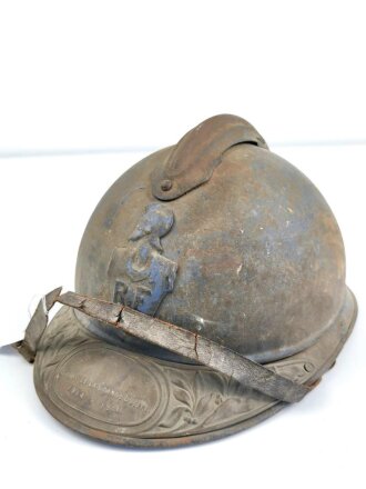 Frankreich 1.Weltkrieg, Stahlhelm Modell "Adrian" für Pioniere. das Messingblech wurde nach Ende des 2.Weltkrieg angebracht. Ungereinigtes Stück