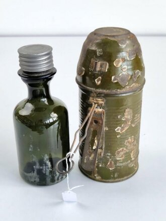 Ungarn 2.Weltkrieg, Brandflasche in Transportbehälter. In gutem Zustand, der Behälter original lackiert. So zur Panzerbekämpfung genutzt, vermutlich auch von Wehrmachtsteilen