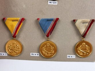 Ungarn, Sammlung Abzeichen zum Thema Luftwaffe,  jeweils auf Karton befestigt