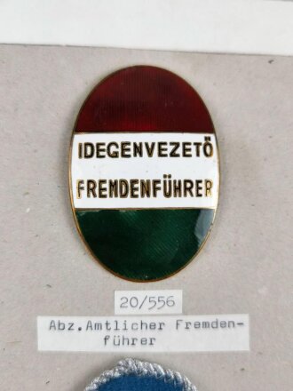 Ungarn, Sammlung  Abzeichen, unter anderem " Fremdenführer"  ,  jeweils auf Karton befestigt