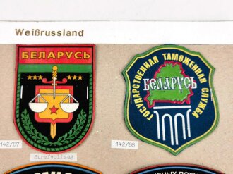 Weissrussland / Belarus . Sammlung Abzeichen zum Thema Militär, jeweils auf Karton befestigt