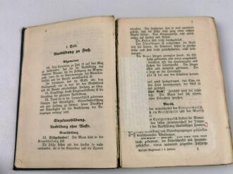D.V. 61 "Exerzier-Reglement für die Feldartillerie" datiert 1907, 248 Seiten, DIN A6, stark gebraucht 
