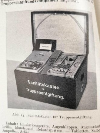 "Das Sanitätsgerät des Feldheeres" Taschenbücher des Truppenarztes Band V,  221 Seiten, datiert 1942, unter DIN A5