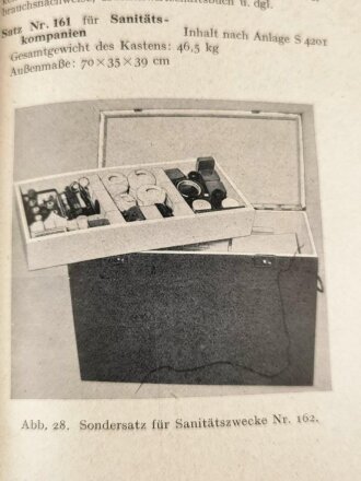 "Das Sanitätsgerät des Feldheeres" Taschenbücher des Truppenarztes Band V,  221 Seiten, datiert 1942, unter DIN A5