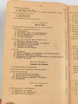 "Der Dienstunterricht im Heere, Ausgabe für den Gewehr und M.G.- Schützen" datiert 1935, 333 Seiten