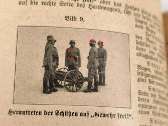 "Der Dienstunterricht im Heere, Ausgabe für den Gewehr und M.G.- Schützen" datiert 1935, 333 Seiten