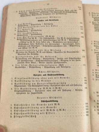 "Der Dienstunterricht im Heere, Ausgabe für den Panzerabwehrschützen" datiert 1940, 378 Seiten