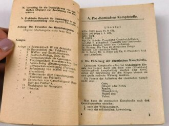 "Taschenbuch für die Ausbildung im Gasabwehrdienst" datiert 1944, 290 Seiten und Anlagen