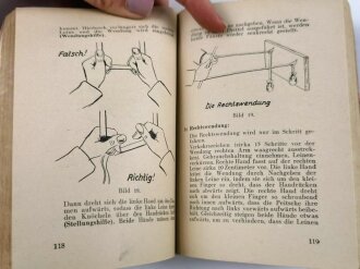 "Leitfaden - Dienst am Pferde, Reiten, Fahren, Beschirrung und Bespannung" datiert 1944, 317 Seiten, DIN A6