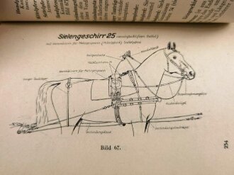 "Leitfaden - Dienst am Pferde, Reiten, Fahren, Beschirrung und Bespannung" datiert 1944, 317 Seiten, DIN A6