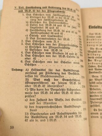 "Beschreibung, Handhabung und Bedienung des M.G. 34 als leichtes M.G., schweres M.G. und in der Fliegerabwehr mit Anhang für M.G. 34 und 42" datiert 1943, 256 Seiten, DIN A6