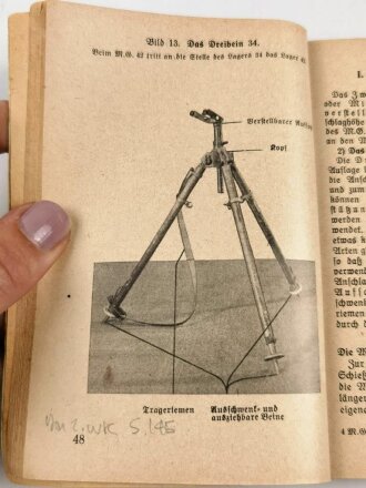 "Beschreibung, Handhabung und Bedienung des M.G. 34 als leichtes M.G., schweres M.G. und in der Fliegerabwehr mit Anhang für M.G. 34 und 42" datiert 1943, 256 Seiten, DIN A6