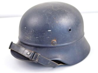 Stahlhelm Luftschutz. Originallack, das Abzeichen...