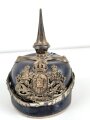 Bayern, Pickelhaube für einen einjährig Freiwilligen in einem Chevauleger Regiment.  Guter Gesamtzustand, gleichmäßig angelaufenes Stück