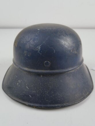 Stahlhelm Luftschutz, Originallack, in allen Teilen Original. Hakenkreuz vorhanden