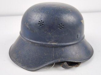 Stahlhelm Luftschutz, Originallack, in allen Teilen Original. Hakenkreuz vorhanden