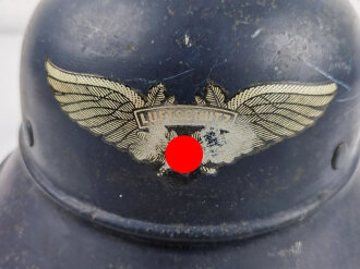 Stahlhelm Luftschutz, Originallack, in allen Teilen Original. Hakenkreuz vorhanden