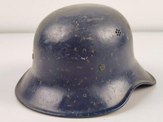 Stahlhelm Luftschutz, Originallack, der Kinnriemen aus Kunststoff. Einteilige Ausführung