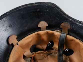 Stahlhelm Luftschutz, schwarzer Lack, vermutlich alt überlackiert , einteilige Ausführung, Größe 55