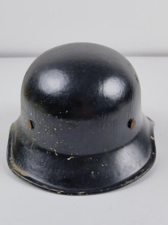 Stahlhelm Luftschutz, schwarzer Lack, vermutlich alt überlackiert , einteilige Ausführung