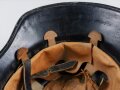 Stahlhelm Luftschutz, schwarzer Lack, vermutlich alt überlackiert , einteilige Ausführung, Größe 55