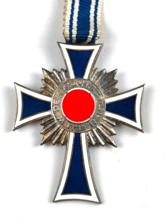 Ehrenkreuz der Deutschen Mutter (Mutterkreuz) in Silber am Band