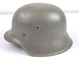 Stahlhelmglocke Wehrmacht Modell 1942.  Hersteller Q 66 für Quist Esslingen. Nach dem Krieg lackiert und mit neuem Innenfutter versehen