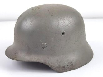 Stahlhelmglocke Wehrmacht Modell 1940.  Hersteller NS 64 für Vereinigte Deutsche Nickelwerke, Schwerte . Nach dem Krieg lackiert und mit neuem Innenfutter versehen.