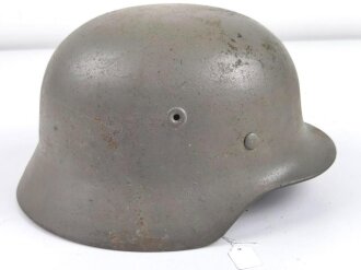 Stahlhelmglocke Wehrmacht Modell 1940.  Hersteller NS 64 für Vereinigte Deutsche Nickelwerke, Schwerte . Nach dem Krieg lackiert und mit neuem Innenfutter versehen.