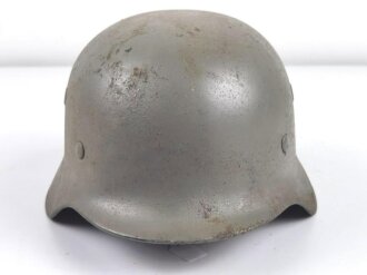 Stahlhelmglocke Wehrmacht Modell 1940.  Hersteller NS 64 für Vereinigte Deutsche Nickelwerke, Schwerte . Nach dem Krieg lackiert und mit neuem Innenfutter versehen.