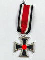 Eisernes Kreuz 2. Klasse 1939 am Band, Schinkel Ausführung des Hersteller Wilhelm Deumer, Lüdenscheid, Zargen fast vollständig Frostig, Hakenkreuz mit voller Schwärzung