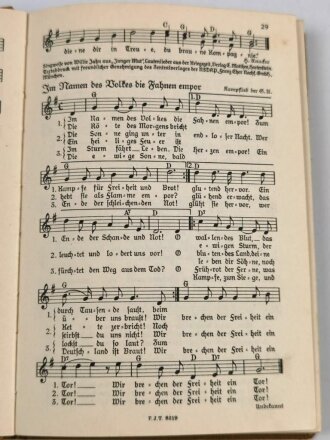 "Uns geht die Sonne nicht unter -Lieder der Hitler Jugend", 250 Seiten, datiert 1934, innenliegend Liederblatt der Hitlerjugend Nr. 6