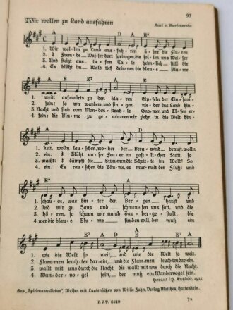 "Uns geht die Sonne nicht unter -Lieder der Hitler Jugend", 250 Seiten, datiert 1934, innenliegend Liederblatt der Hitlerjugend Nr. 6