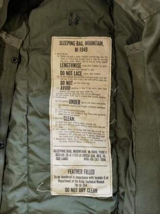 U.S. Army 1976 dated Sleeping bag, mountain , M 194, size large. Zipper defect, otherwise good