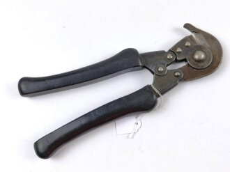 U.S. Army 1942 dated wire cutter. Used, good condition