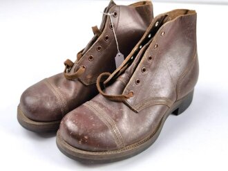 U.S. Army 1951 ? dated Pair of service shoes. Unused, size 7 1/2