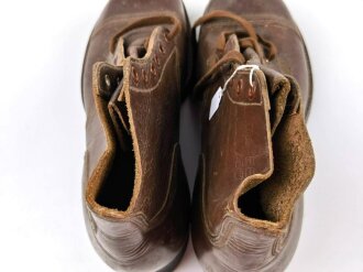 U.S. Army 1951 ? dated Pair of service shoes. Unused, size 7 1/2