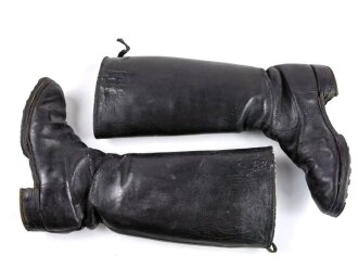 Paar Stiefel für einen Offizier der Wehrmacht. getragenes, ungereinigtes Paar, Sohlenlänge 28cm, Schaftumpfang 40 cm