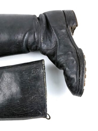 Paar Stiefel für einen Offizier der Wehrmacht. getragenes, ungereinigtes Paar, Sohlenlänge 28cm, Schaftumpfang 40 cm