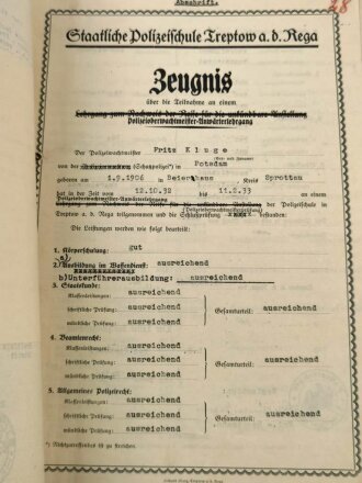 Umfangreicher Papiernachlass eines Angehörigen der Landespolizei, später Militäranwärter, dann als Oberzahlmeister an der Ostfront