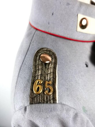 Preußen, Litewka/ Kleiner Rock für einen Offizier im Infanterie Regiment 65. Eigentumstück mit diversen Beschädigungen