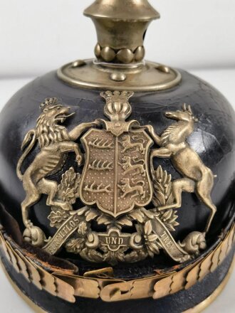 Württemberg, Pickelhaube für einen einjährig Freiwilligen im Grenadier Regiment 119 oder 123.. Ungereinigtes Stück