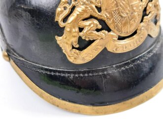 Bayern, Pickelhaube für Mannschaften. Krone des Emblems wieder angelötet, Innenfutter zum Teil restauriert.