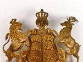 Württemberg, Emblem für eine Pickelhaube für Offiziere, golden , Abstand der Splinte 63mm