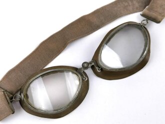 Brille für Kradmelder der Wehrmacht datiert 1943. Gummi weich, Zugband altersschwach